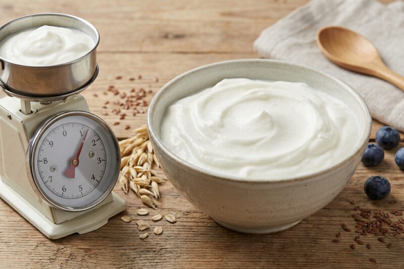 Ile kalorii ma skyr naturalny?